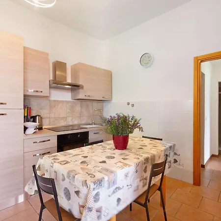 Castagno 2 Sentiero Del Viandante בלאנו