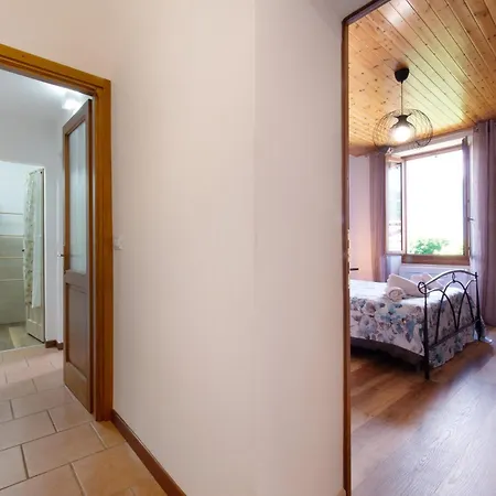 Castagno 2 Sentiero Del Viandante * בלאנו