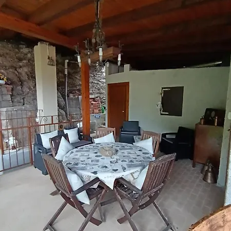 Castagno 2 Sentiero Del Viandante בלאנו